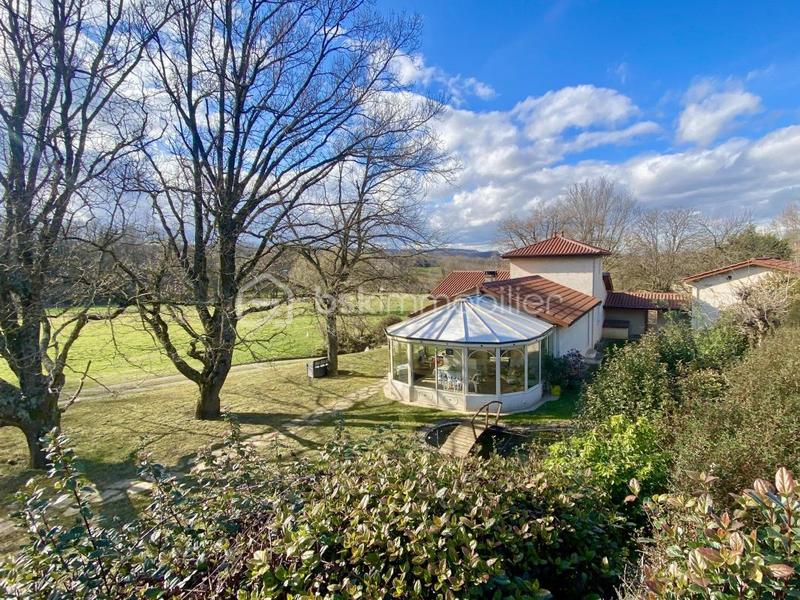 Propriété - 146 m² - 6 pièces