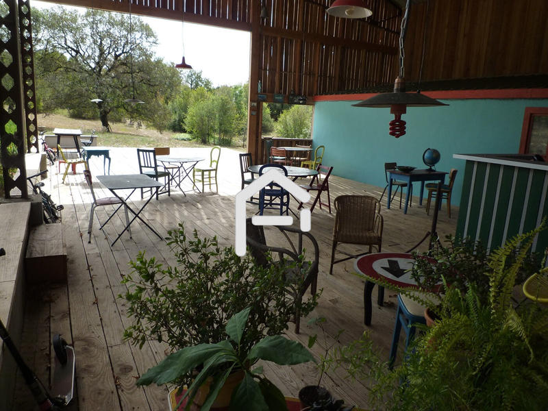 Maison - 240 m² - 9 pièces