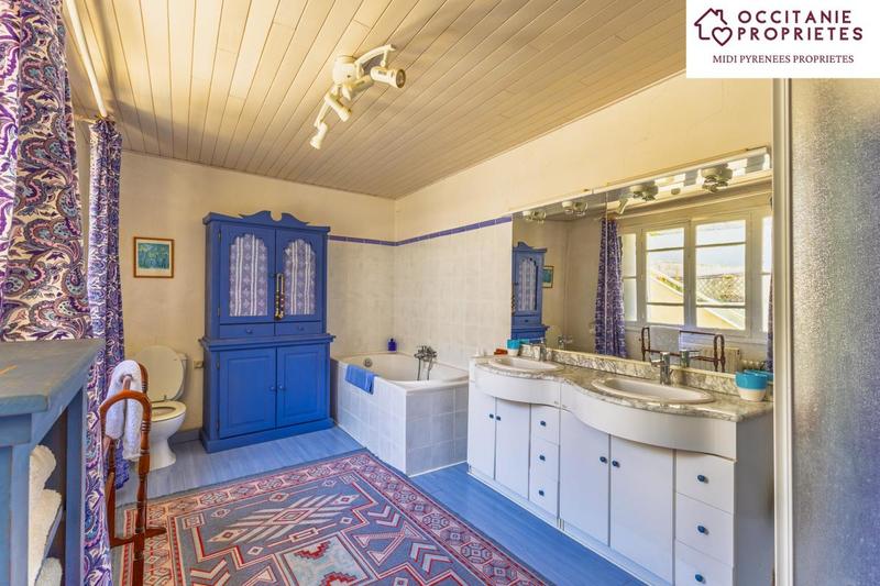 Maison de village - 256 m² - 10 pièces