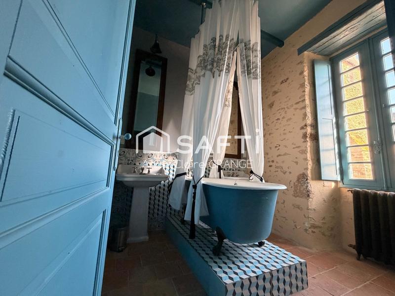 Propriété - 279 m² - 8 pièces