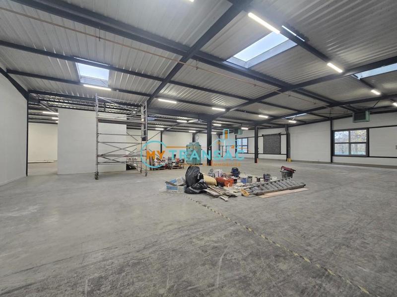 Local d'activité / Entrepôt - 892 m²