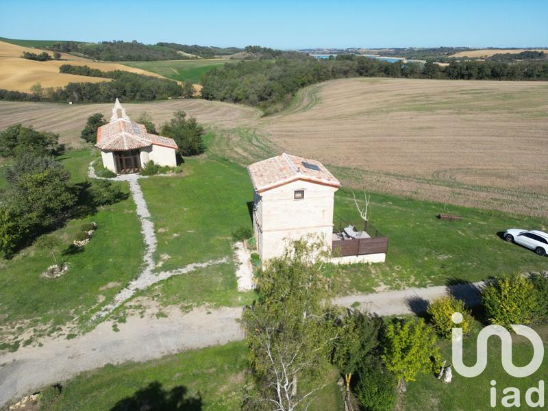 Maison - 1 828 m² - 50 pièces