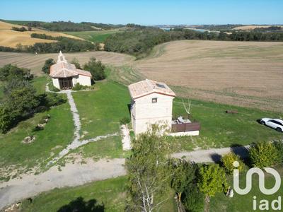 Maison - 1 828 m² - 50 pièces