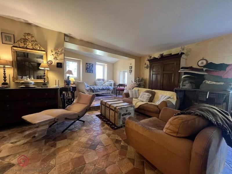 Propriété - 356 m² - 15 pièces