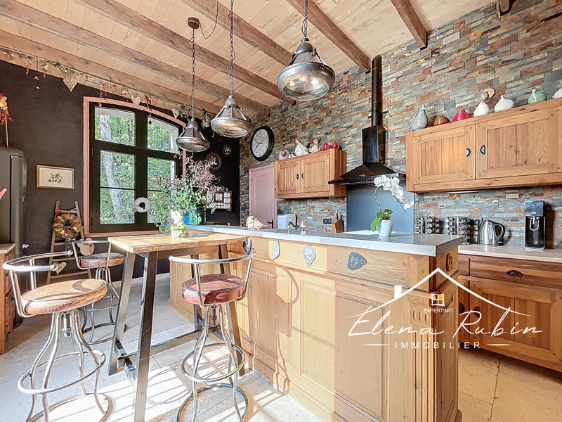 Propriété - 378 m² - 12 pièces