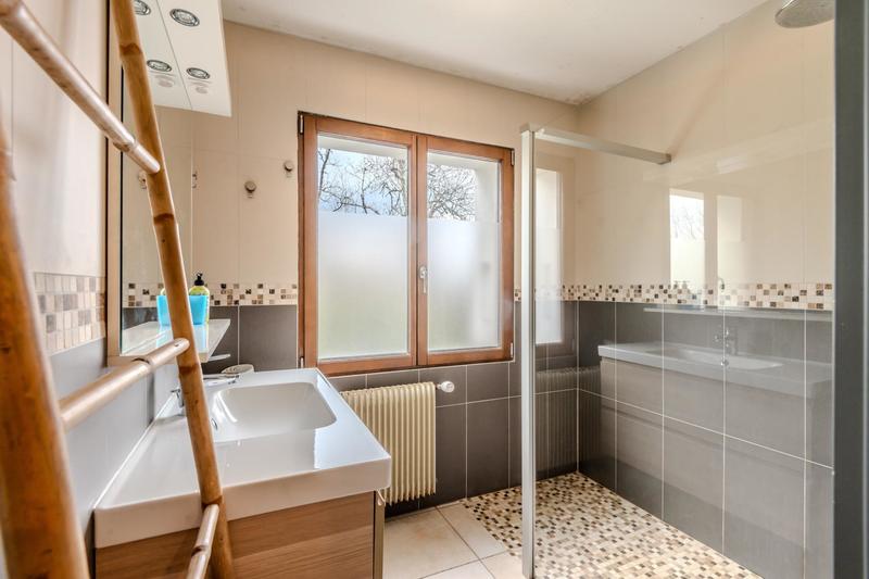 Maison - 230 m² - 7 pièces