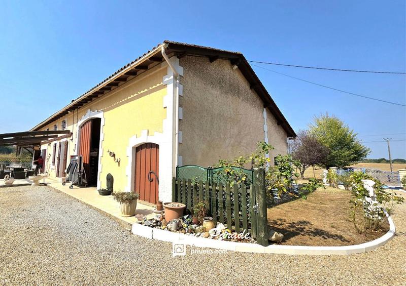 Maison - 201 m² - 7 pièces