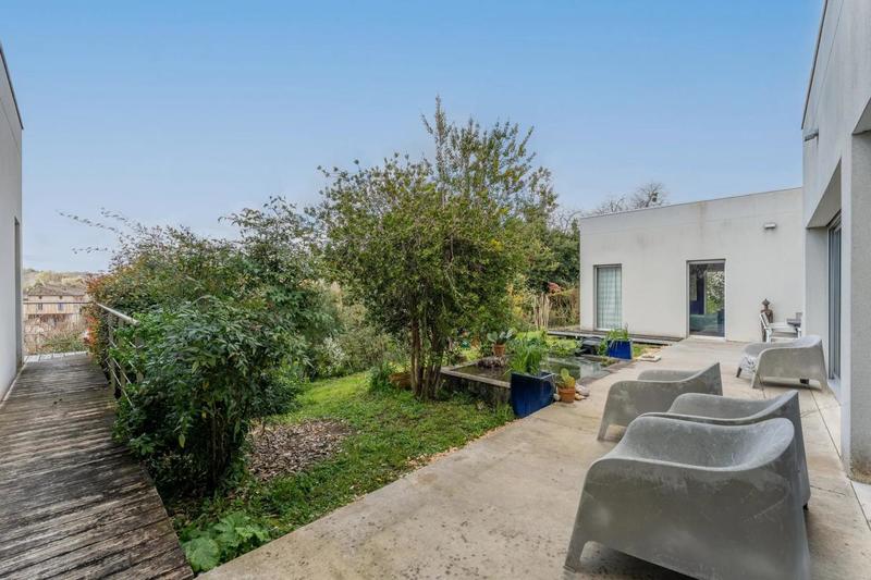 Maison - 230 m² - 8 pièces