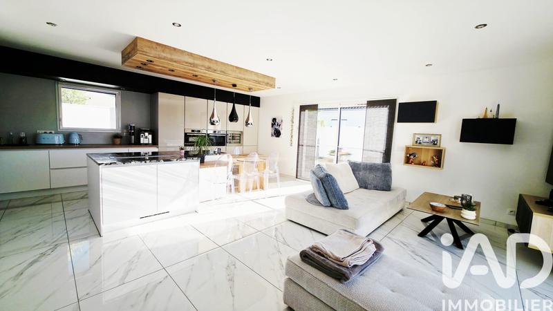 Maison - 92 m² - 4 pièces