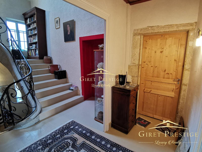 Maison - 600 m² - 12 pièces