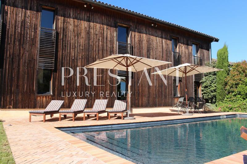 Maison - 421 m² - 10 pièces