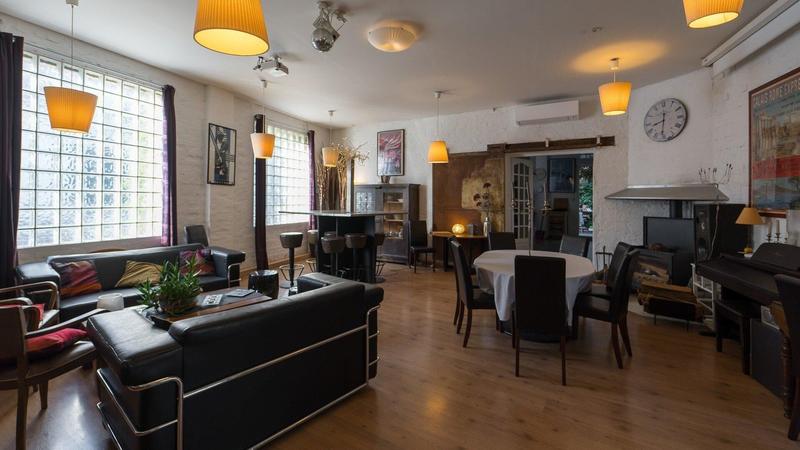 Maison - 360 m² - 10 pièces