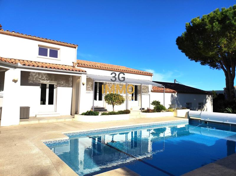 Maison - 238 m² - 8 pièces