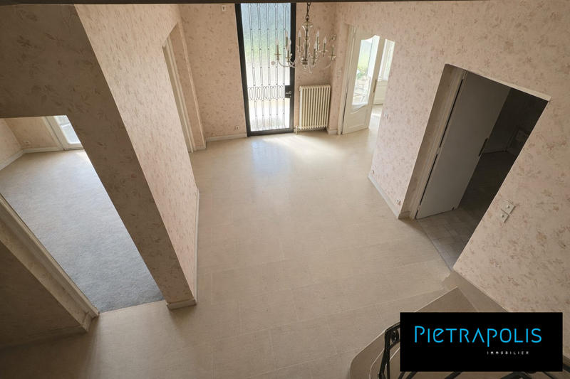 Maison - 235 m² - 7 pièces