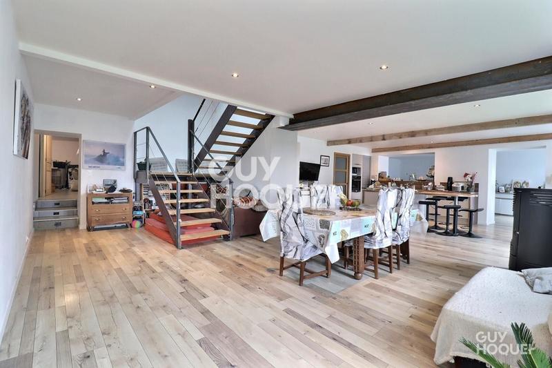Maison - 216 m² - 7 pièces