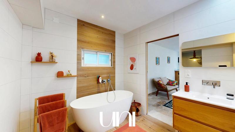 Maison - 210 m² - 6 pièces