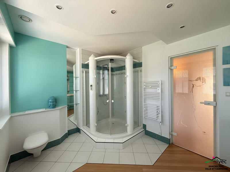 Maison - 226 m² - 8 pièces