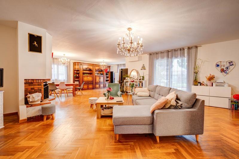 Maison - 243 m² - 6 pièces