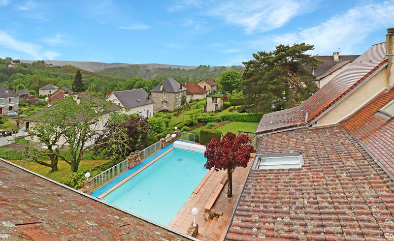 Maison - 265 m² - 10 pièces