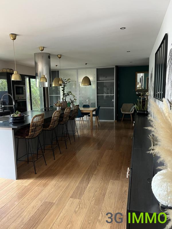 Villa - 266 m² - 9 pièces