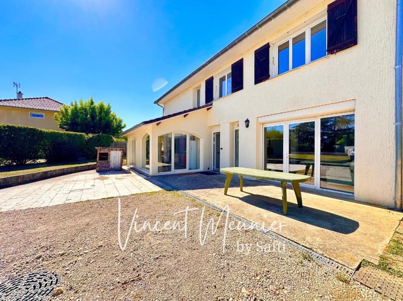 Maison - 216 m² - 9 pièces