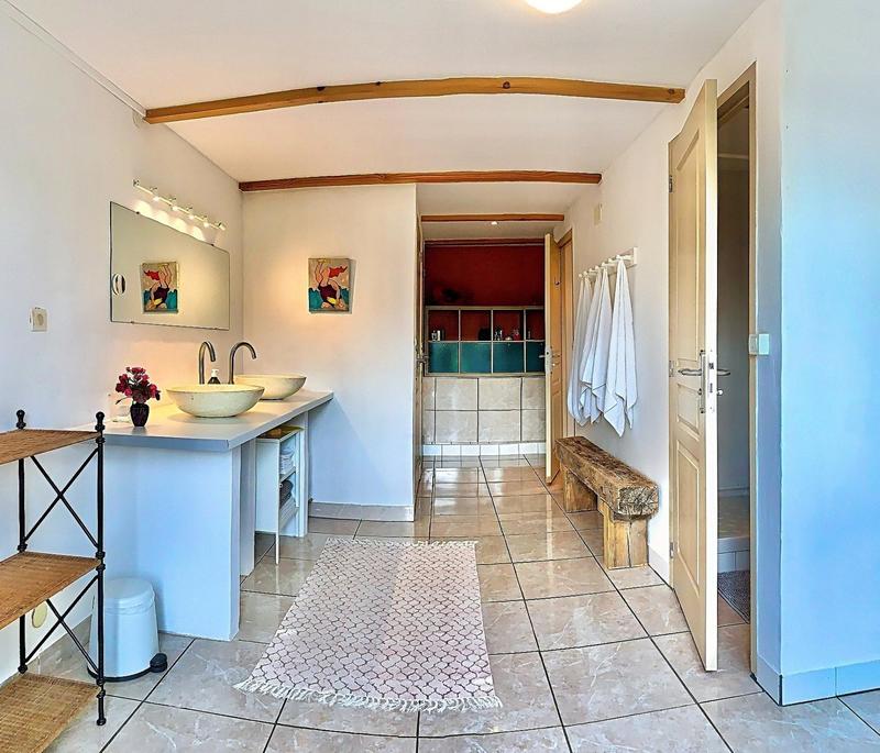 Maison - 420 m² - 12 pièces