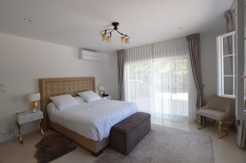 Villa - 248 m² - 8 pièces