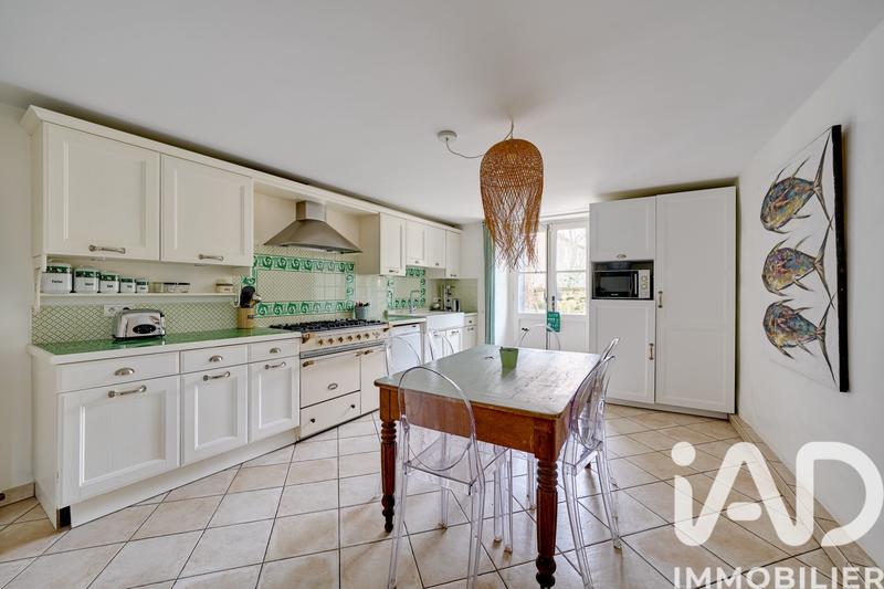 Maison - 299 m² - 10 pièces