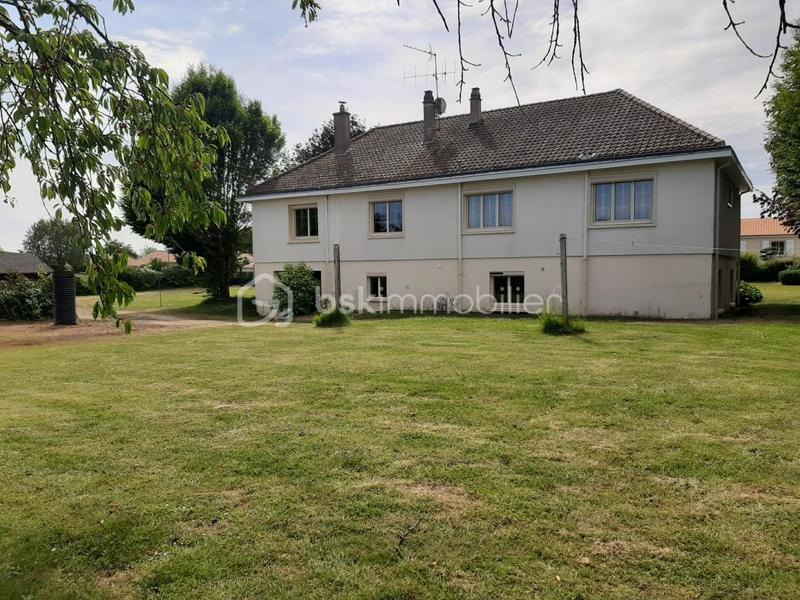 Maison traditionnelle - 160 m² - 8 pièces