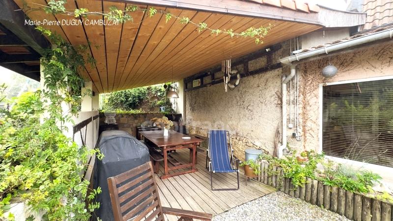 Maison - 208 m² - 9 pièces