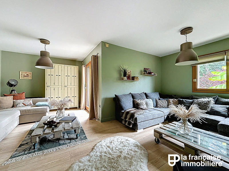 Maison - 230 m² - 8 pièces