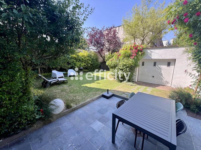 Maison - 201 m² - 8 pièces