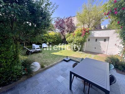 Maison - 201 m² - 8 pièces