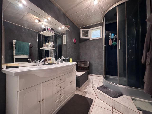 Appartement - 95 m² - 5 pièces