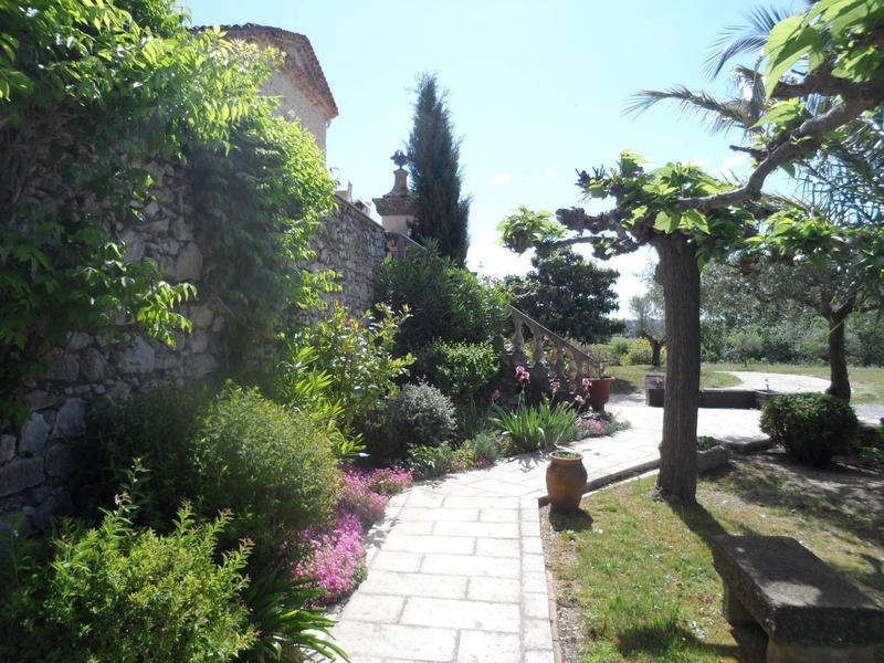 Maison - 335 m² - 15 pièces