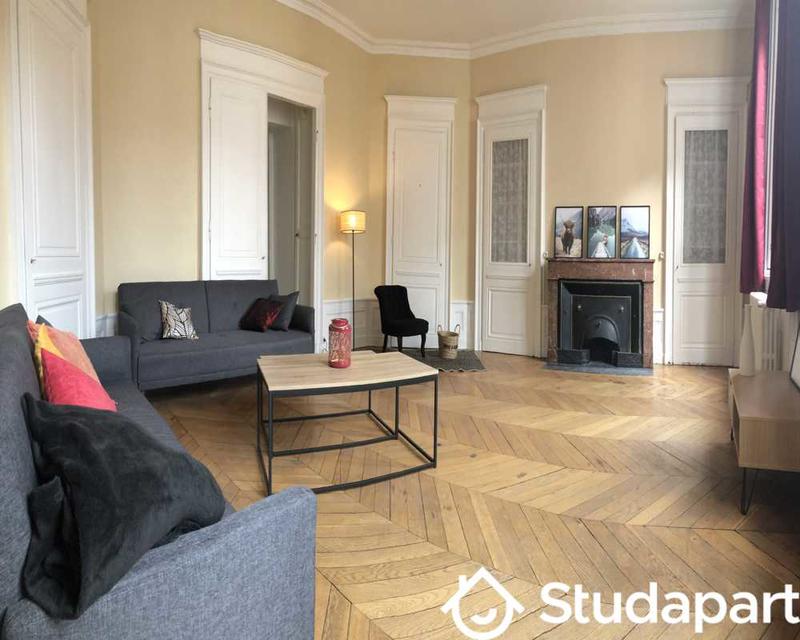 Chambre - 240 m² - 1 pièce