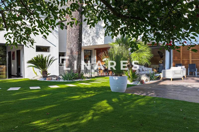 Villa - 252 m² - 6 pièces