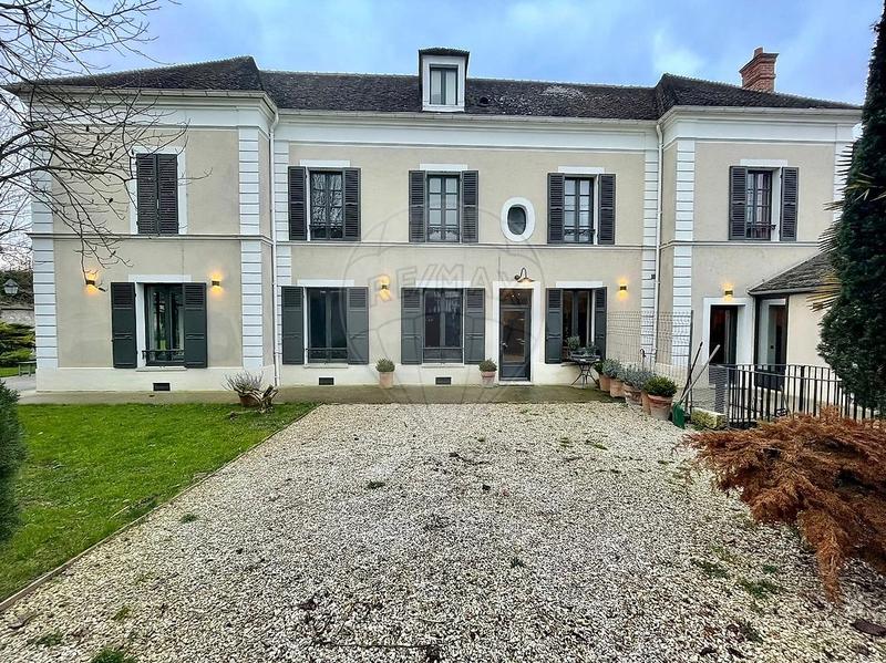 Demeure - 241 m² - 7 pièces