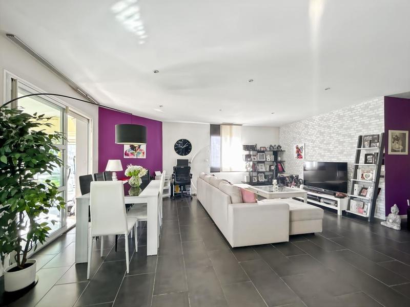 Maison - 238 m² - 8 pièces