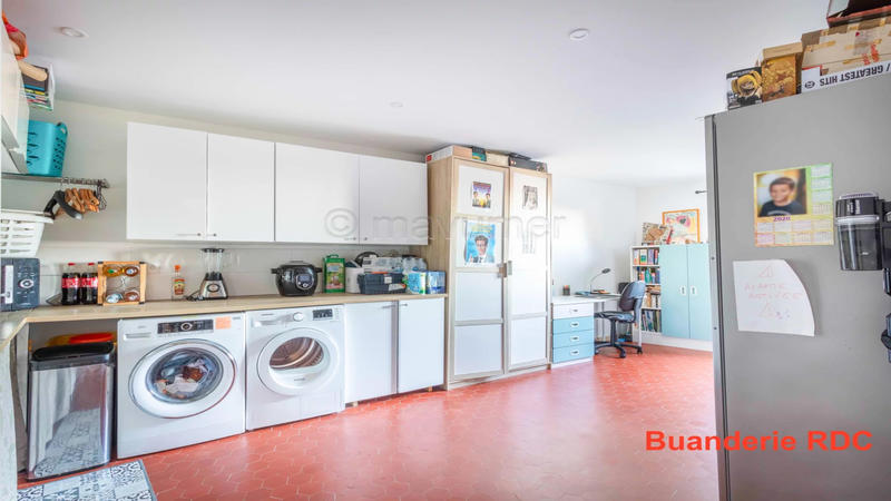 Maison - 250 m² - 9 pièces