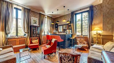 Demeure - 750 m² - 18 pièces