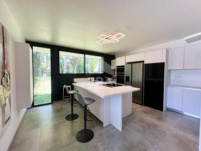 Villa - 297 m² - 7 pièces