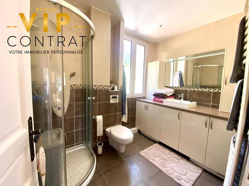 Demeure - 264 m² - 9 pièces