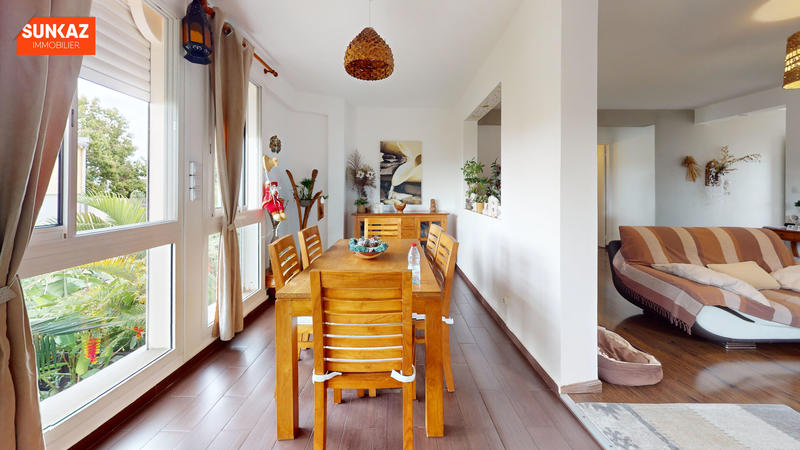 Appartement - 82 m² - 4 pièces