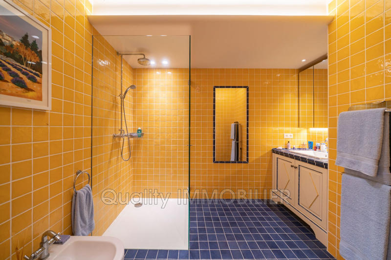 Maison - 236 m² - 6 pièces