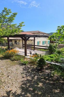 Propriété - 170 m² - 10 pièces