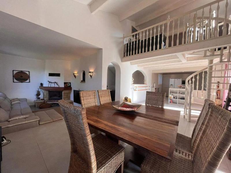 Villa - 241 m² - 7 pièces