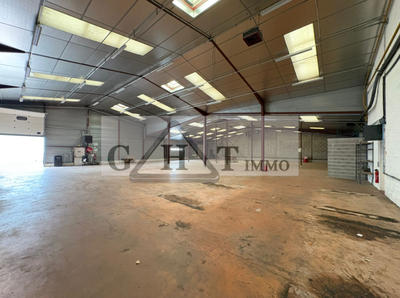 Entrepôt - 6 699 m²