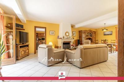 Maison - 242 m² - 10 pièces