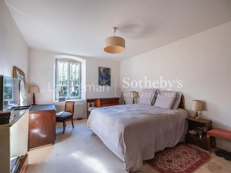 Maison - 1 131 m² - 15 pièces